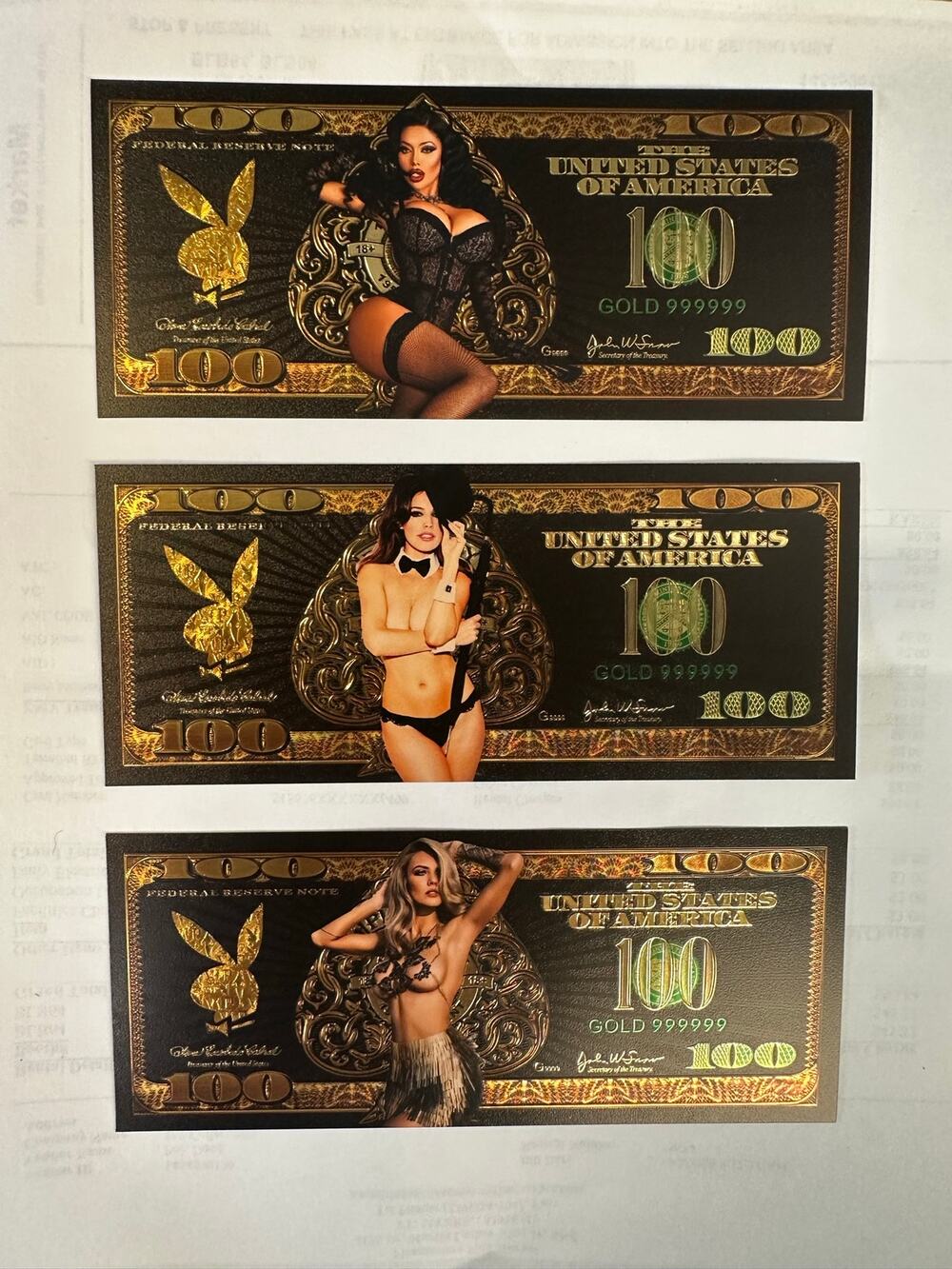 Playboy 8-Piece Black & Gold Foil Note Set Bunny & Red Kiss Design